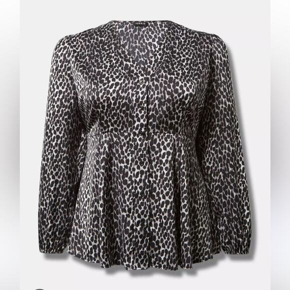 New Torrid Peplum Satin Animal Print Button Front Long Sleeve‎ Top Size 3X - Picture 1 of 7